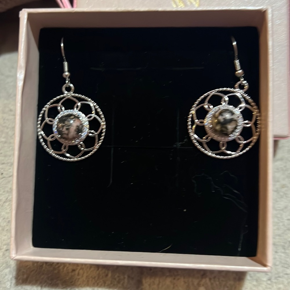 Rhodanite crystal set
